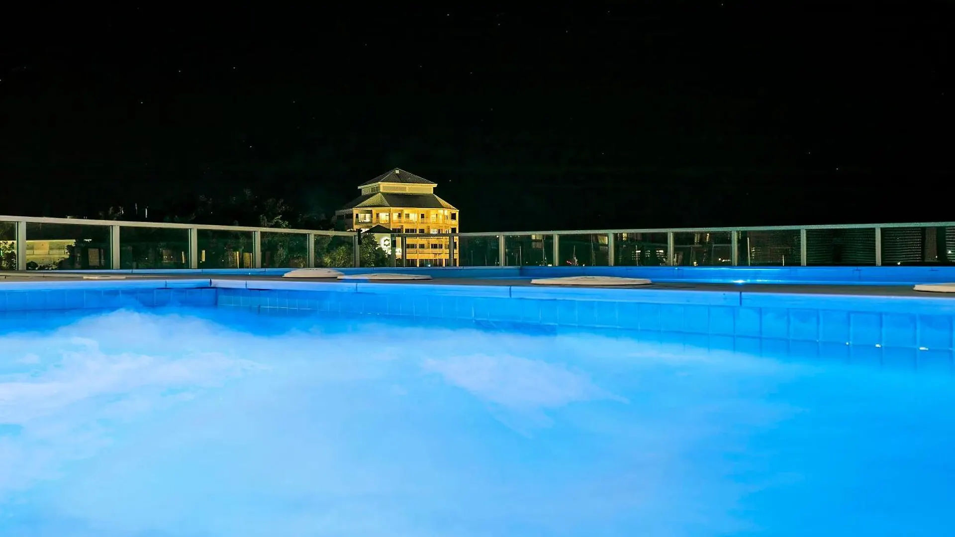 Coastal Harbour Lights -Pool Gym & Prime Location Lejlighed Cairns 0*,  Australien