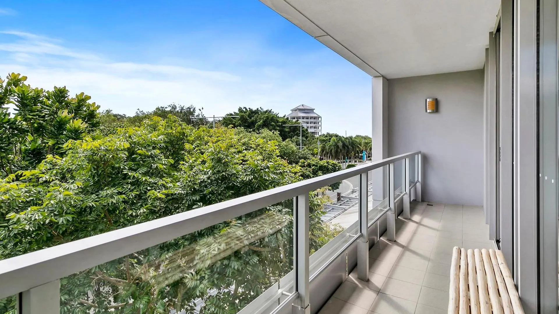Coastal Harbour Lights -Pool Gym & Prime Location Lejlighed Cairns