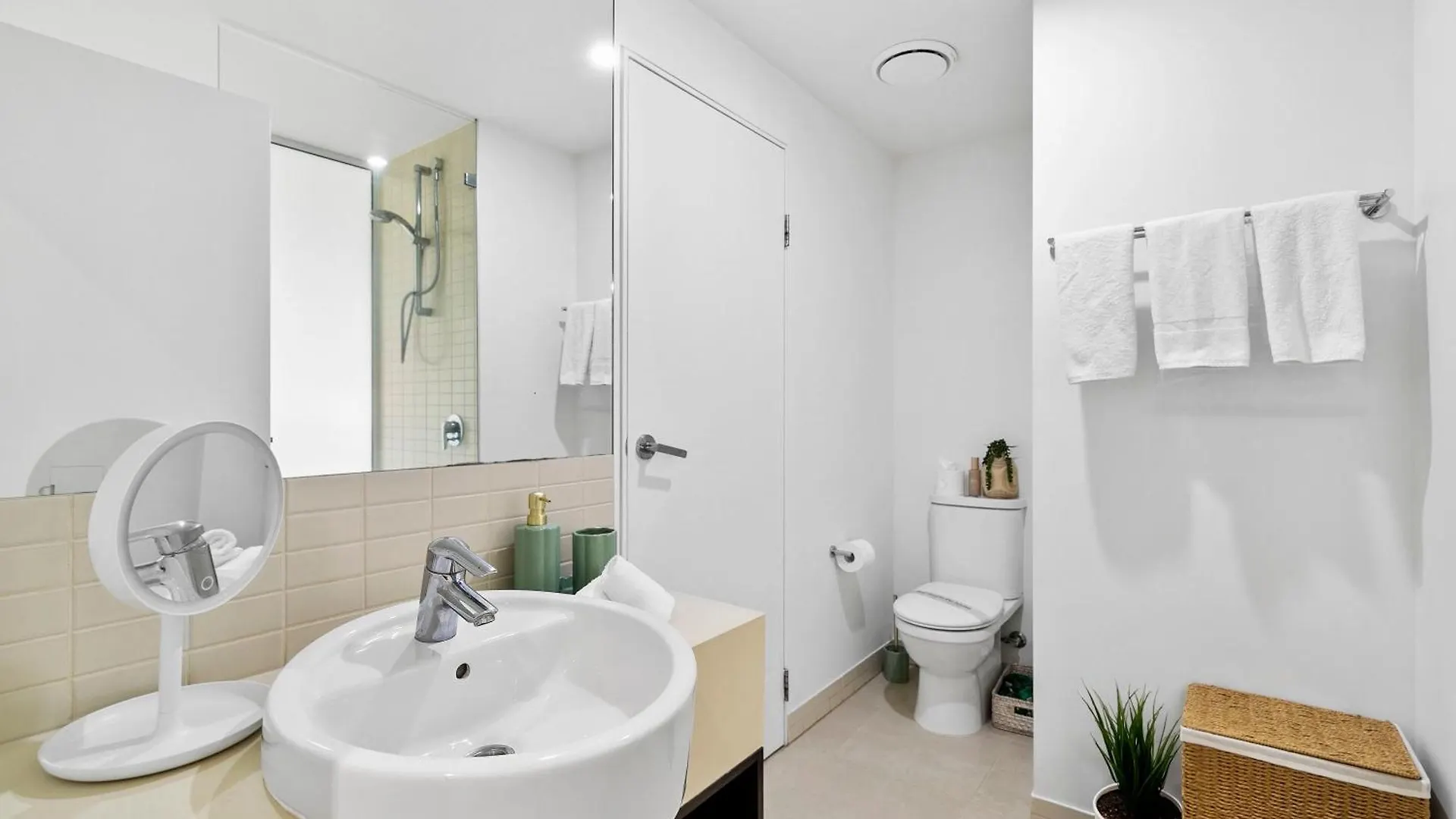 Appartement Coastal Harbour Lights -Pool Gym & Prime Location à Cairns Australie